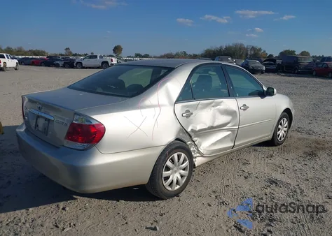 2005 Toyota Camry Le z USA, uszkodzony, nr VIN 4T1BE32K65U541656
